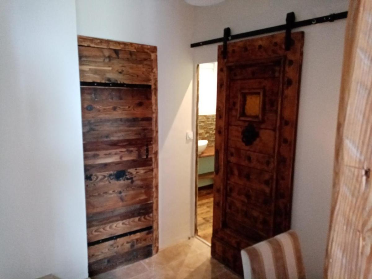 Bed and Breakfast L'Atelier Saint-Maximin  Экстерьер фото